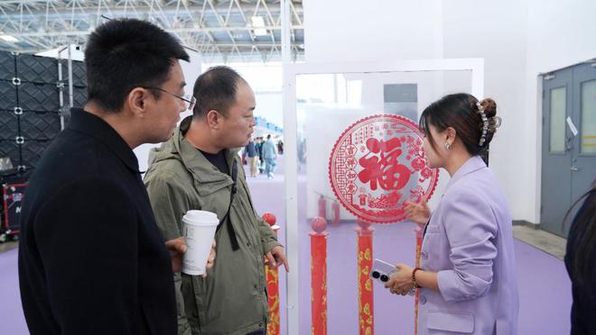 2024 安博会惊现黑科技｜ 一张窗花纸“变身”智能安防卫士(图4)