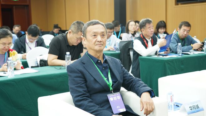 2024 安博会惊现黑科技｜ 一张窗花纸“变身”智能安防卫士(图7)