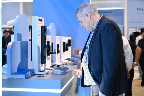 TCL实业CES 2025：屏显科技引领 全品类智能终端展现顶尖科技力(图8)