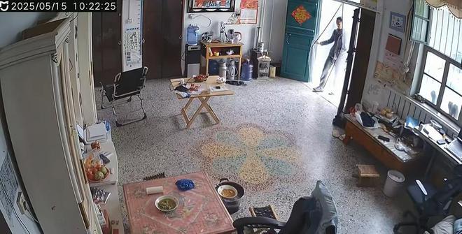 女子在监控发现老公秘密老公却声称是误会网友表示：教教我(图2)