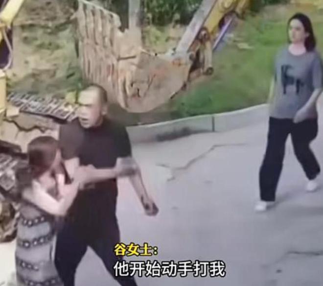 后续！女子被妹夫扇耳光强拆房子妹夫发声舆论反转监控曝光(图2)