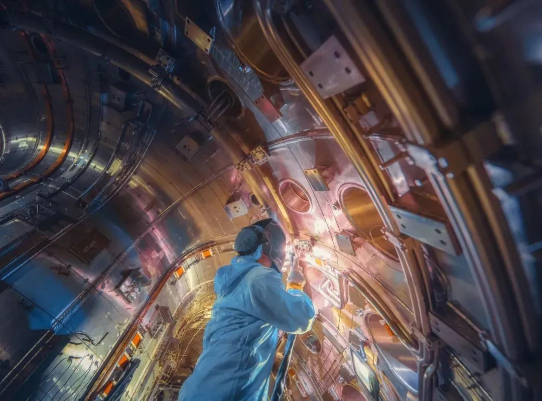 央媒看成都 今天《经济日报》头版头条关注成都(图2)